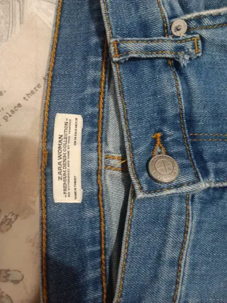 Pantalón vaquero desgastado azul