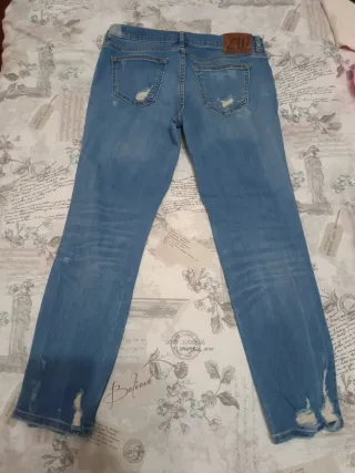 Pantalón vaquero desgastado azul