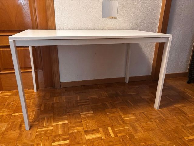 Mesa de jantar Ikea branca em metal