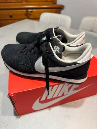 Zapatillas Nike Negras y Blancas