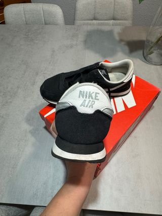 Zapatillas Nike Negras y Blancas