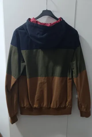 Chaqueta con capucha hombre