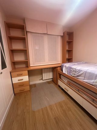 Conjunto escritorio y estanterías madera