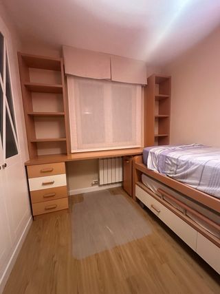 Conjunto escritorio y estanterías madera