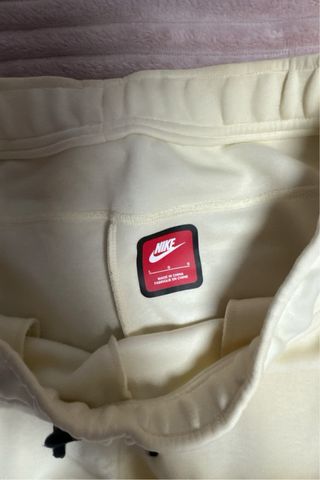 Conjunto Nike Tech Beige