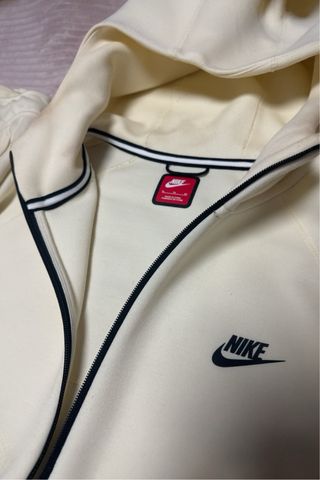 Conjunto Nike Tech Beige