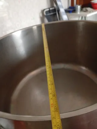 Una Olla INOX grande cocina industrial Acero