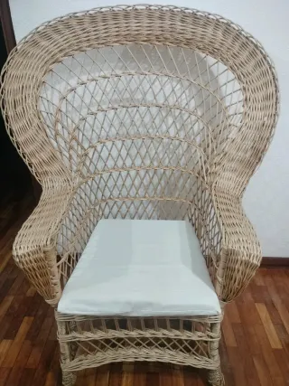 Poltrona in vimini stile pavone