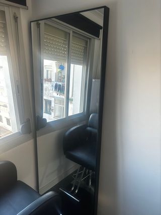 Silla de barbería de cuero negra