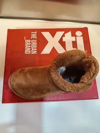 Botas niña Xti talla 35 marrones