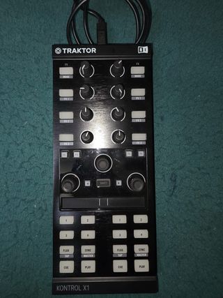 Controlador DJ Traktor Kontrol X1