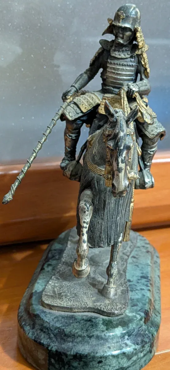 Statua di guerriero samurai giapponese