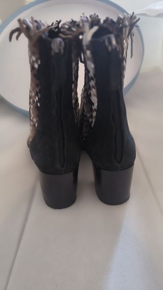 Botines de tela trenzada. Pons Quintana