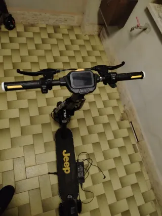 Monopattino Elettrico Jeep Nuovo