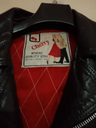 Chaqueta de Piel Cherry Negra