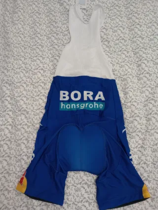 Maillot y culotte logo Red Bull Bora Hansgrohe