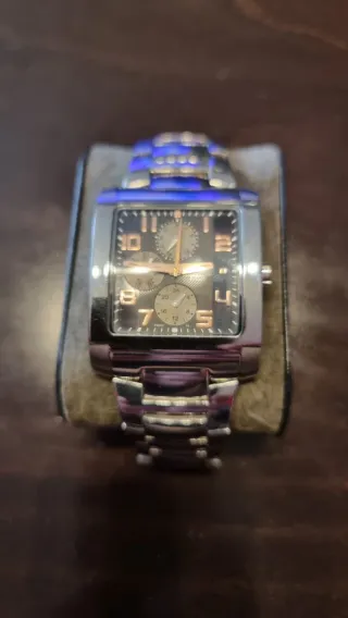 Reloj Cuadrado Dorado y Plateado