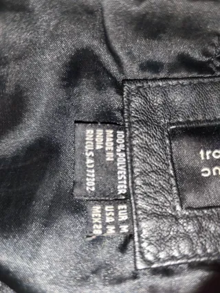 Cazadora de piel negra