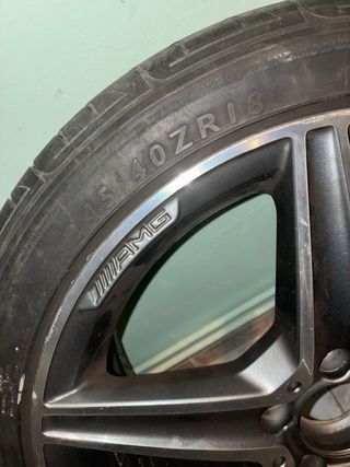 Llanta AMG 18 245/40 ZR18 con goma 90%