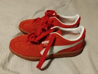 Zapatillas Puma naranja y Blancas
