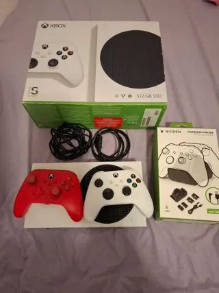 Xbox Series S + 2 controller