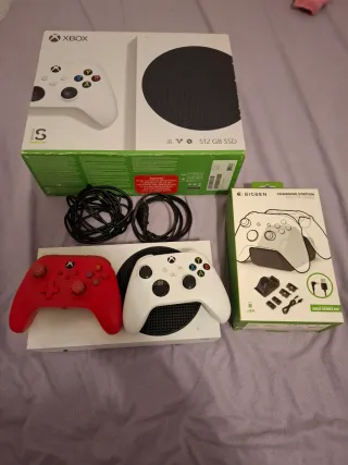 Xbox Series S + 2 controller
