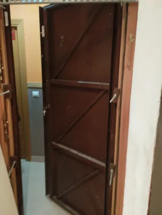 Puerta antiokupa de seguridad
