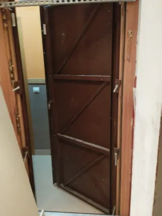 Puerta antiokupa de seguridad