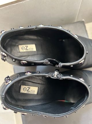 Botines Ezio T37, en piel tacón con tachas