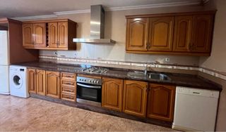 Cocina madera: gas, horno, fregadero, campana