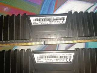 2x 8GB DDR4 Corsair Vengeance LPX