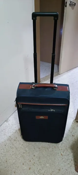Maleta de viaje Samsonite negra y marrón