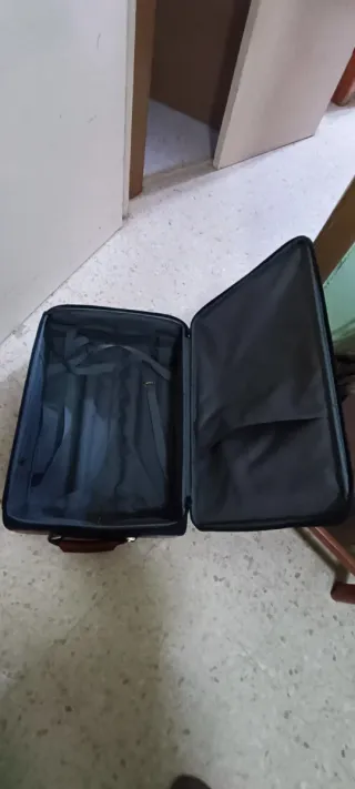 Maleta de viaje Samsonite negra y marrón