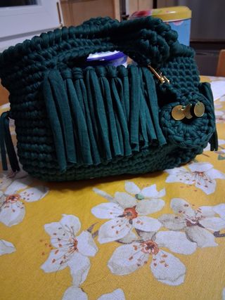 Borsa uncinetto verde con paillettes oro