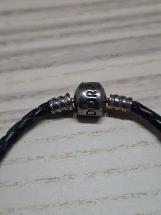 Conjunto pulsera de cuero + charm colgante Pandora