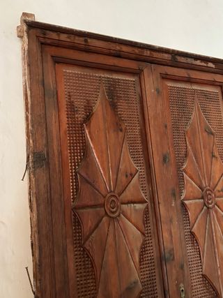 Puertas antiguas de madera de mobila con marco