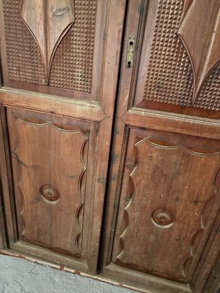 Puertas antiguas de madera de mobila con marco