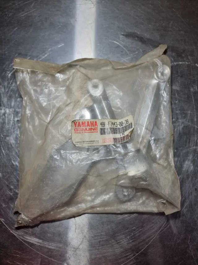 Soporte Reposapiés Yamaha TZR