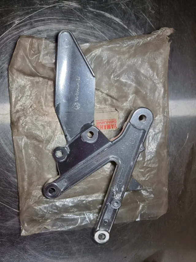 Soporte Reposapiés Yamaha TZR