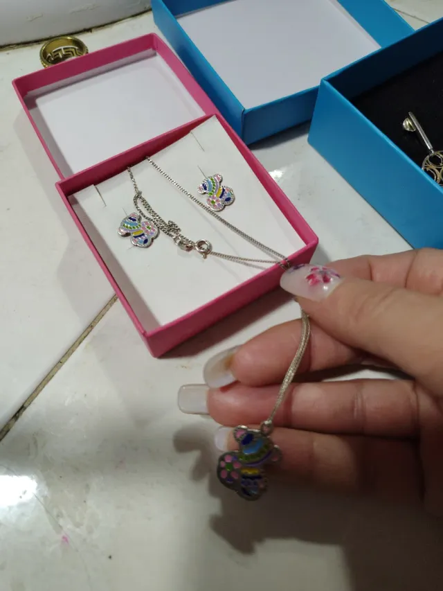 Set in argento sterling: collare e orecchini in offerta