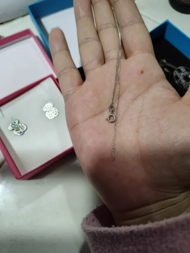 Set in argento sterling: collare e orecchini in offerta