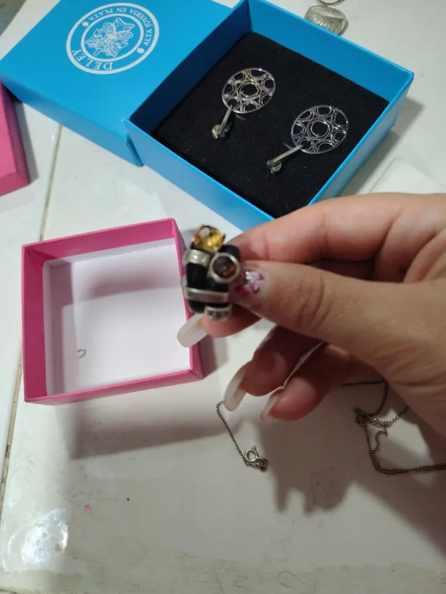 Set in argento sterling: collare e orecchini in offerta