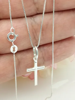 Pequeña Cruz de Plata de Ley 925 con Cadena