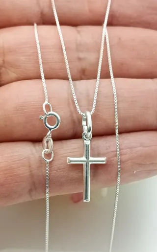 Pequeña Cruz de Plata de Ley 925 con Cadena