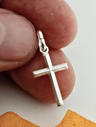 Pequeña Cruz de Plata de Ley 925 18×12mm.