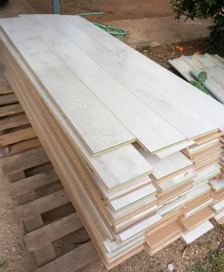 Suelo laminado madera claro