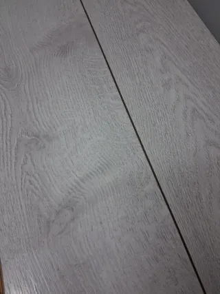 Suelo laminado madera claro