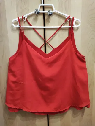 Top rojo tirantes talla M y bolsito animal print