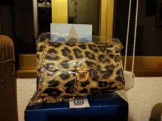 Top rojo tirantes talla M y bolsito animal print