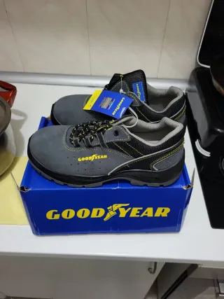 Zapatos de seguridad Goodyear grises y negros